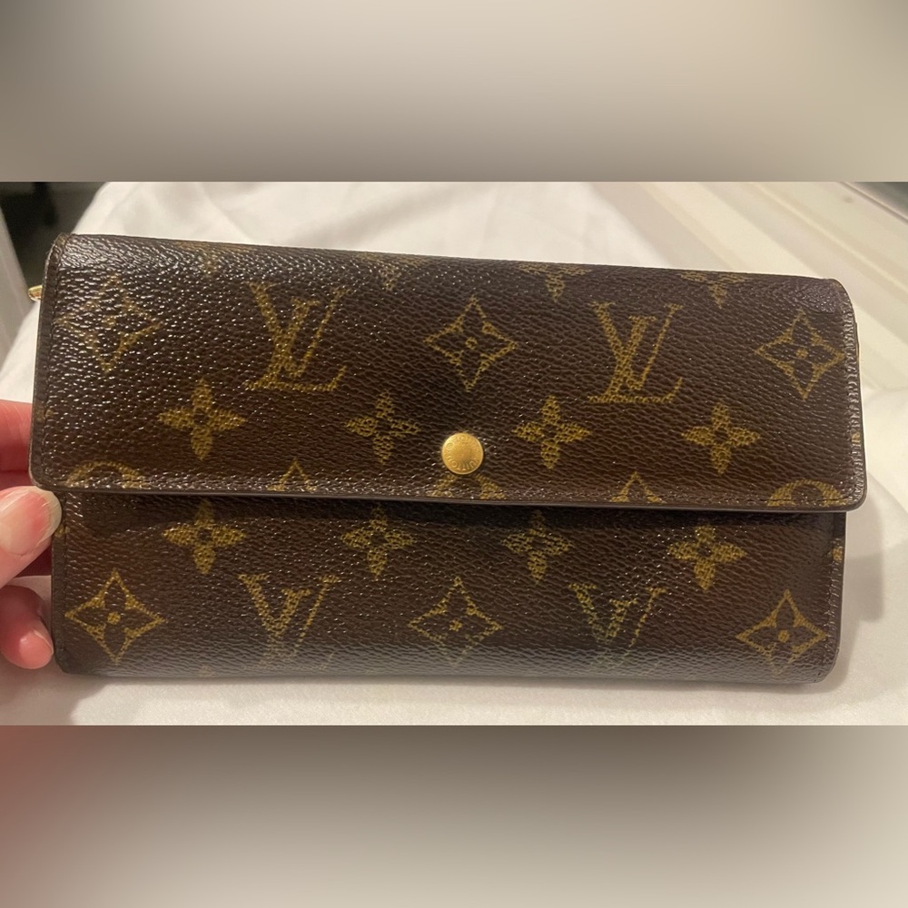 Louis Vuitton Monogram Sarah Wallet